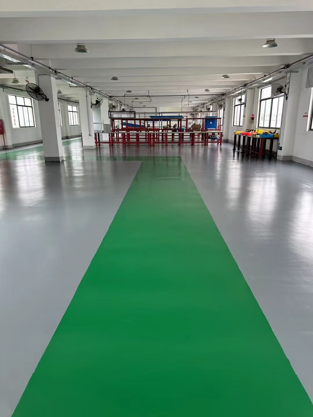 地面环氧地坪漆适合家庭装修吗优势与注意事项