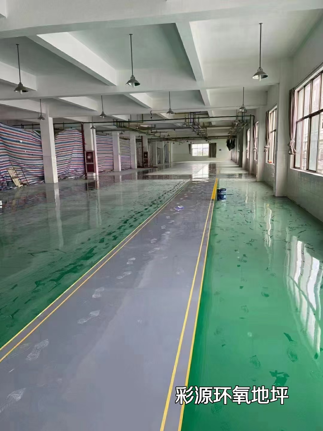 环氧自流平地坪施工注意事项，打造完美无缝地面
